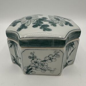 NORA FENTON Porcelain Keepsakes Octagon Trinket Box Hand Painted Green Floral